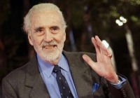 Christopher Lee se suma a un selecto grupos de actores bajo este título honorario, el más alto en las órdenes del Imperio